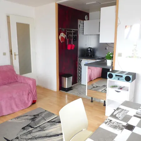 - 3 Pieces Proche Avec Piscine Et Tennis - Fr-1-487-303