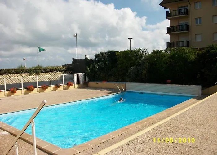 - 3 Pieces Proche Avec Piscine Et Tennis - Fr-1-487-303 Apartman Cabourg